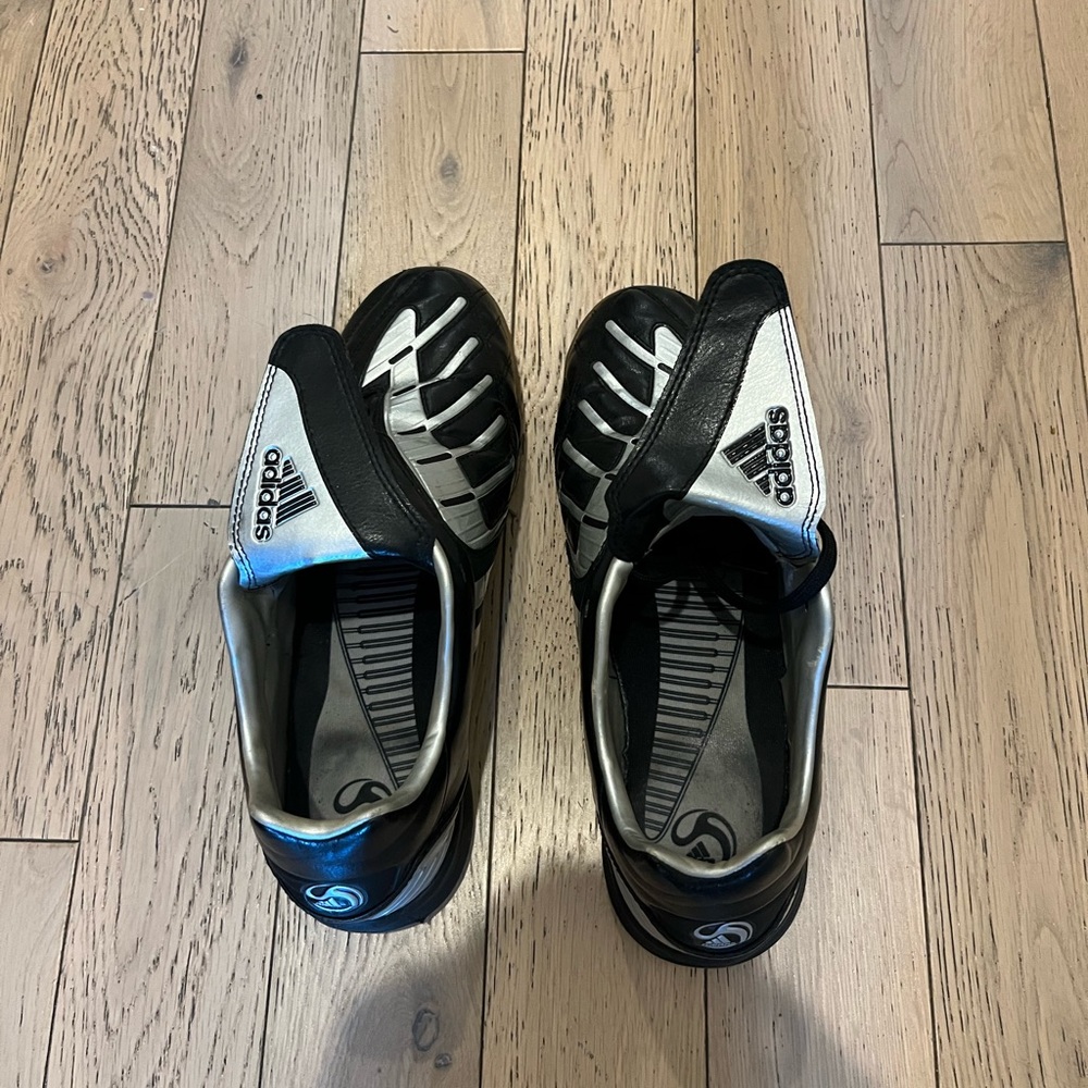 Women’s indoor soccer shoes